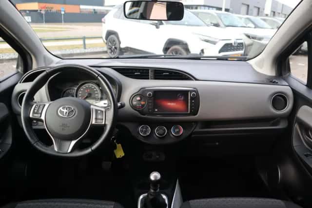 Toyota Yaris (2016) thumbnail 20