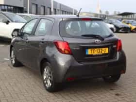 Toyota Yaris (2016) thumbnail 3