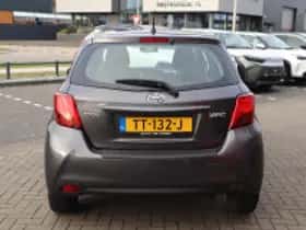 Toyota Yaris (2016) thumbnail 4