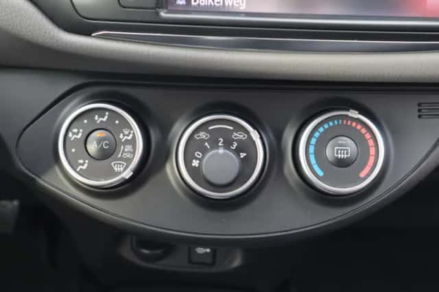 Toyota Yaris (2016) thumbnail 31