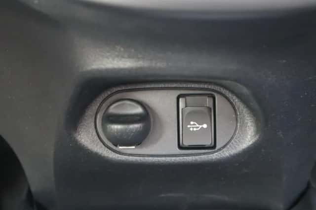 Toyota Yaris (2016) thumbnail 32