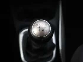 Toyota Yaris (2016) thumbnail 33