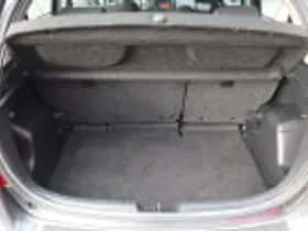 Toyota Yaris (2016) thumbnail 39