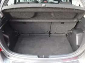 Toyota Yaris (2016) thumbnail 5
