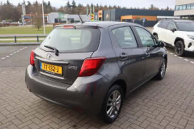 Toyota Yaris (2016) thumbnail 6