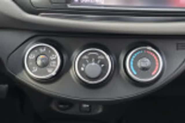 Toyota Yaris (2016) thumbnail 59