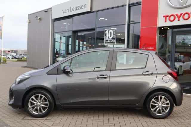 Toyota Yaris (2016) thumbnail 8