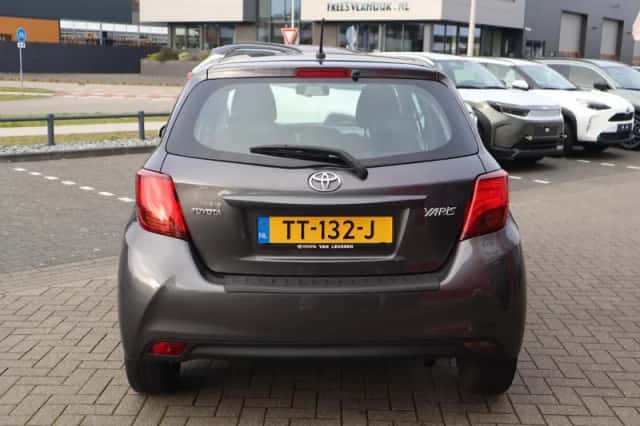 Toyota Yaris (2016) thumbnail 10