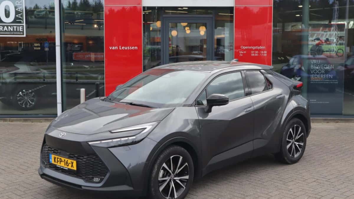 Toyota C hr (2024) — foto 1
