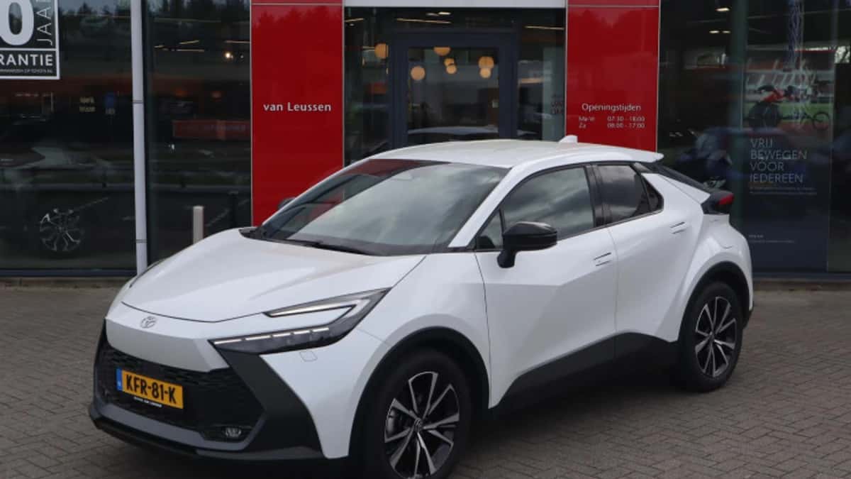 Toyota C hr (2024) — foto 1