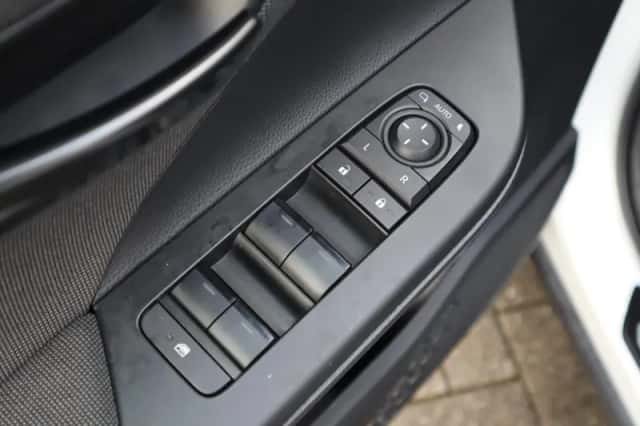 Toyota C hr (2024) thumbnail 27