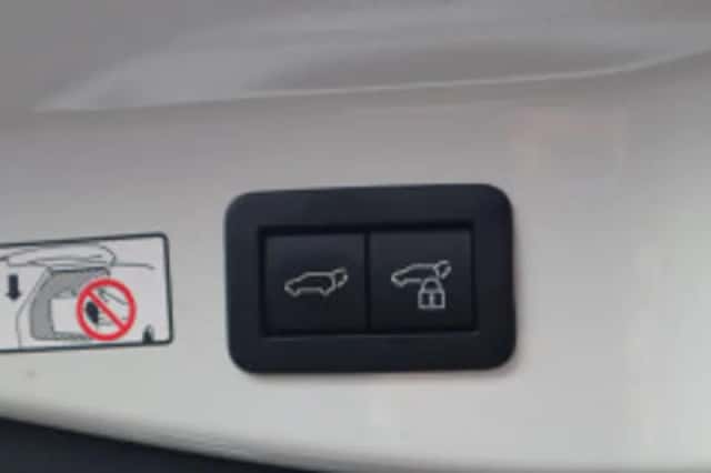 Toyota C hr (2024) thumbnail 6