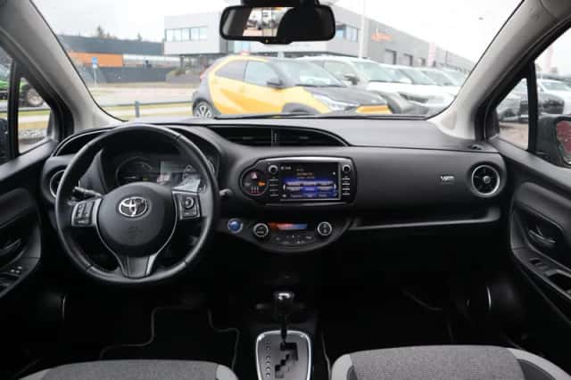 Toyota Yaris (2020) thumbnail 24