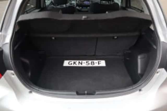 Toyota Yaris (2020) thumbnail 5