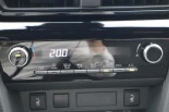 Toyota Yaris Cross (2026) thumbnail 75