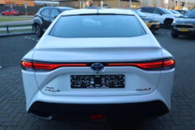 Toyota Mirai (2022) thumbnail 3