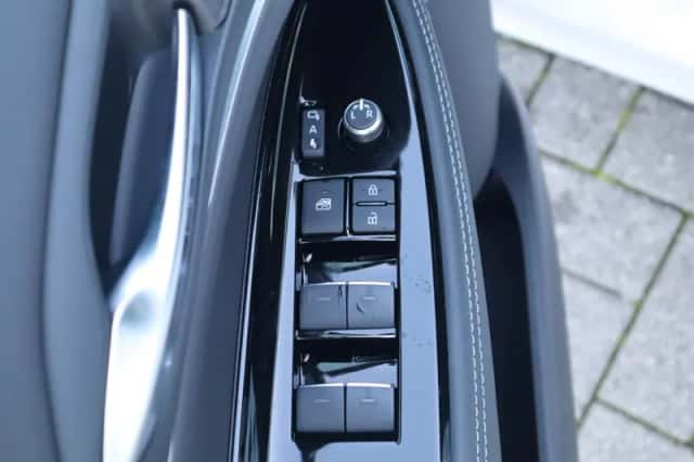 Toyota Mirai (2022) thumbnail 23