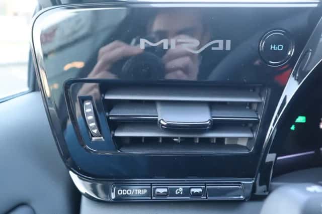 Toyota Mirai (2022) thumbnail 40