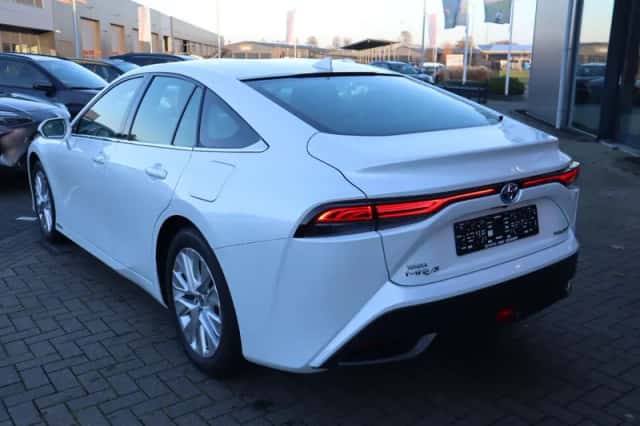 Toyota Mirai (2022) thumbnail 10