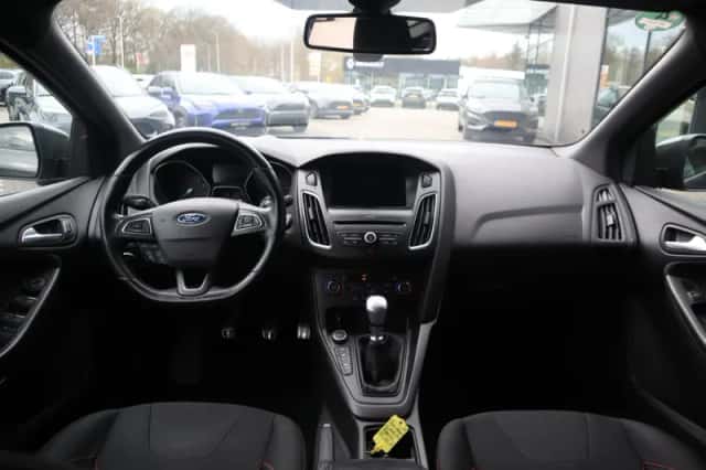 Ford Focus (2018) thumbnail 23