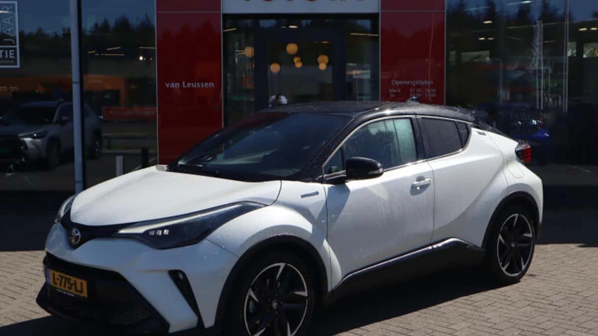Toyota C hr (2021) — foto 1