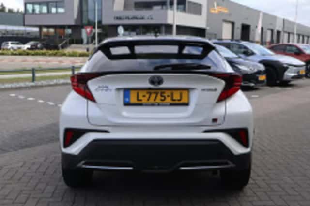 Toyota C-HR (2021) thumbnail 4