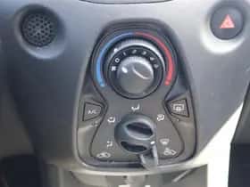 Toyota Aygo (2022) thumbnail 25