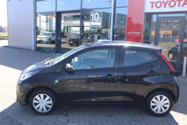 Toyota Aygo (2022) thumbnail 57