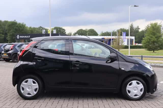 Toyota Aygo (2022) thumbnail 13