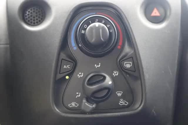 Toyota Aygo (2022) thumbnail 29