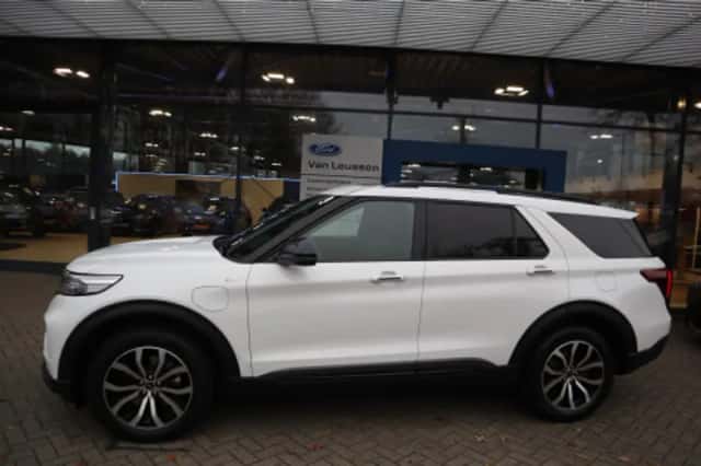 Ford Explorer (2024) thumbnail 2