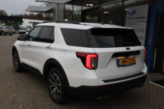 Ford Explorer (2024) thumbnail 3