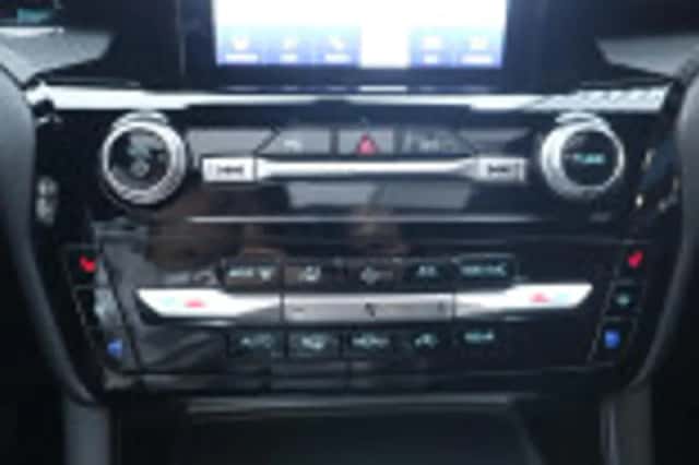 Ford Explorer (2024) thumbnail 95