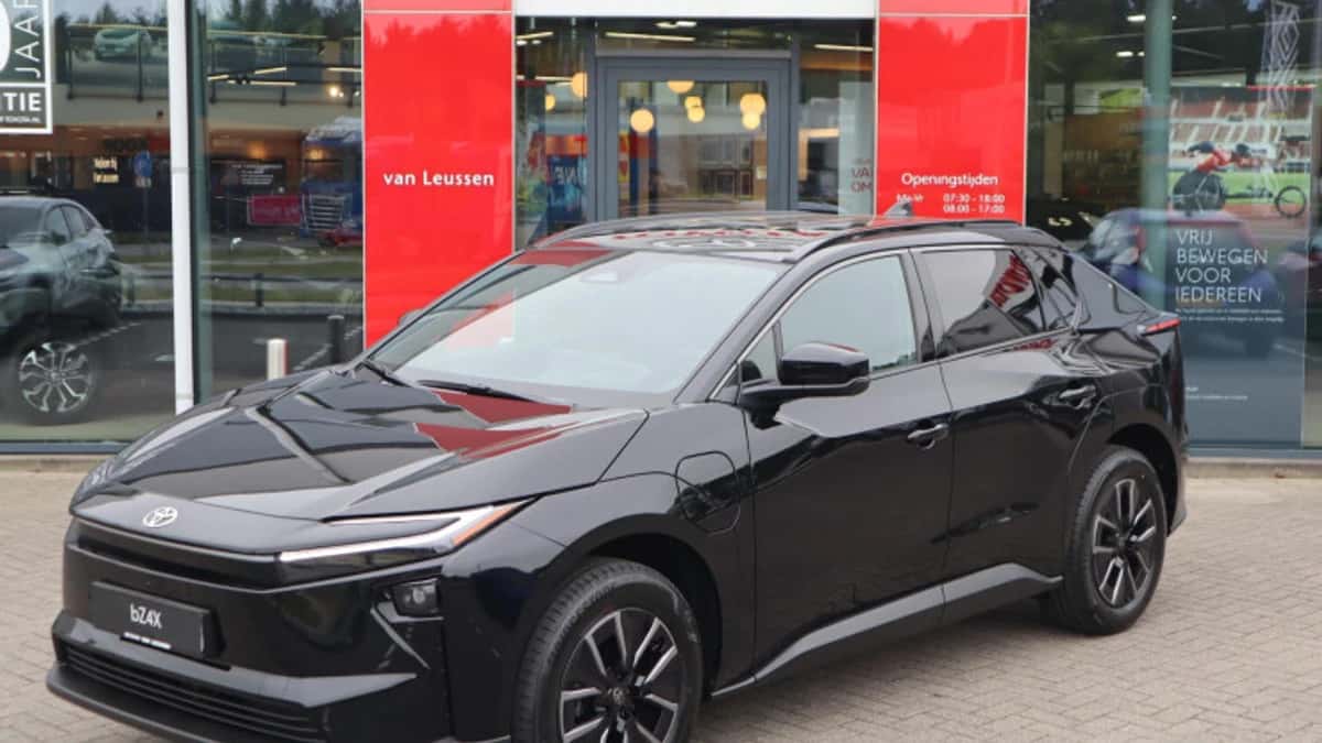 Toyota bZ4X (2026) — foto 1