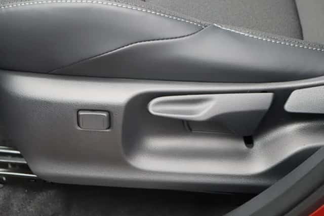 Toyota C hr (2026) thumbnail 25