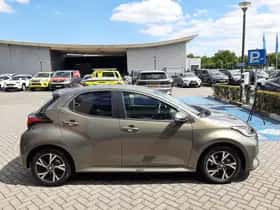 Toyota Yaris (2025) thumbnail 2