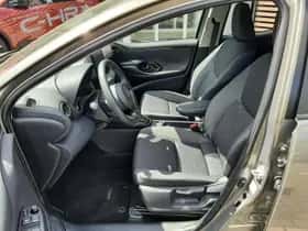 Toyota Yaris (2025) thumbnail 19