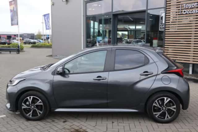 Toyota Yaris (2025) thumbnail 2