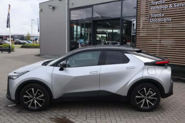 Toyota C hr (2025) thumbnail 2