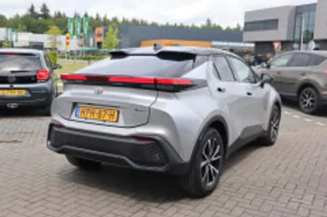 Toyota C hr (2025) thumbnail 6