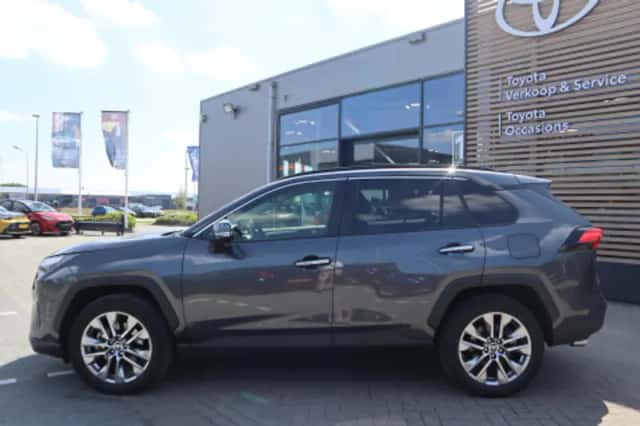Toyota RAV4 (2024) thumbnail 2