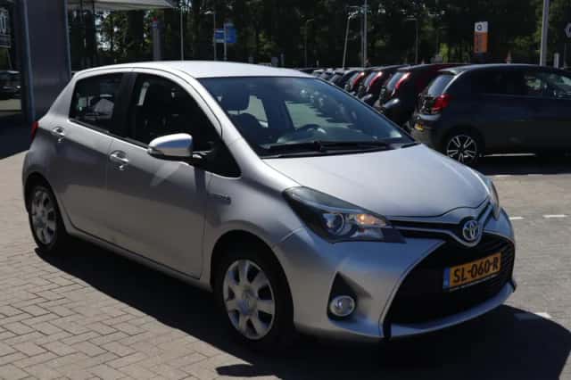 Toyota Yaris (2016) thumbnail 16