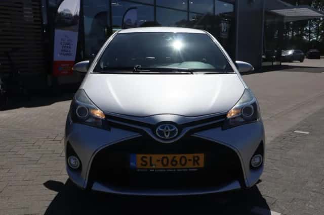 Toyota Yaris (2016) thumbnail 17