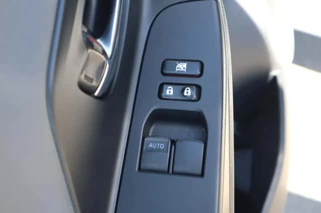 Toyota Yaris (2016) thumbnail 22