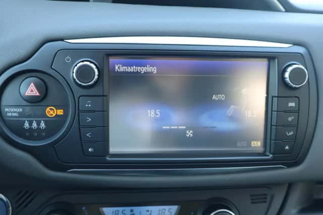 Toyota Yaris (2016) thumbnail 35