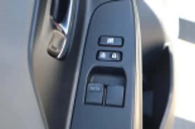 Toyota Yaris (2016) thumbnail 53