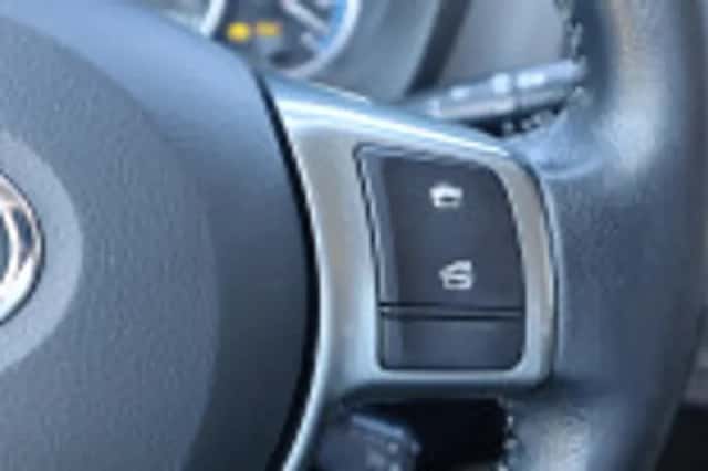 Toyota Yaris (2016) thumbnail 56