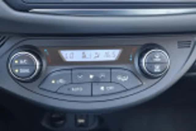 Toyota Yaris (2016) thumbnail 65