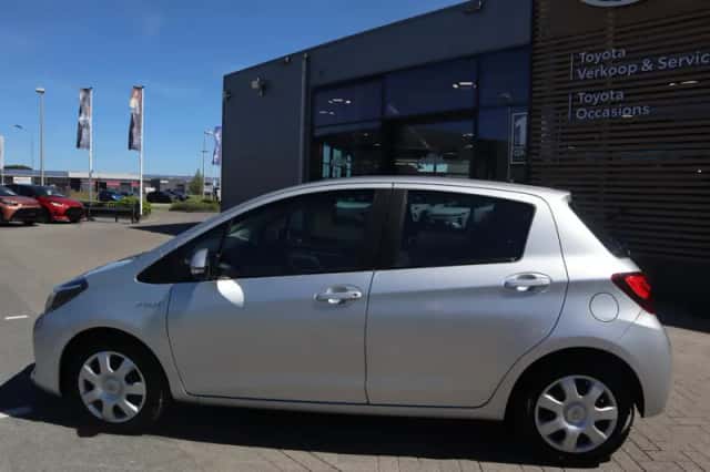 Toyota Yaris (2016) thumbnail 8