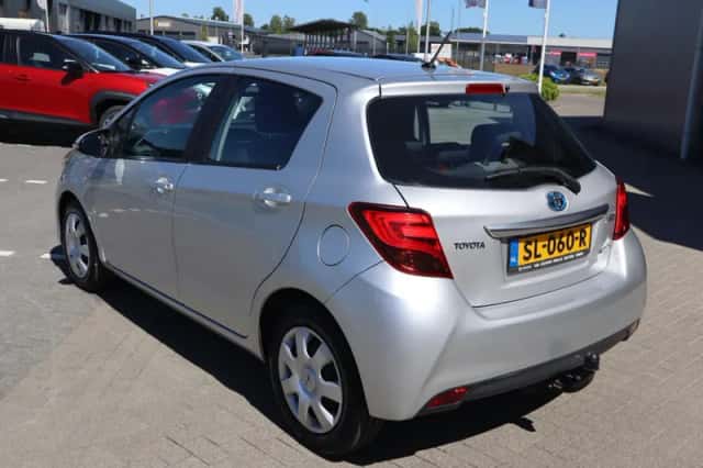 Toyota Yaris (2016) thumbnail 9